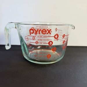 Pyrex 4 Cup Glass Measuring Cup 32oz Red Letters Made USA Open Handle EUC